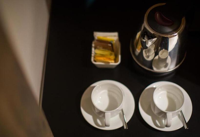 غرفة سوبيريور, Twenty 8b
