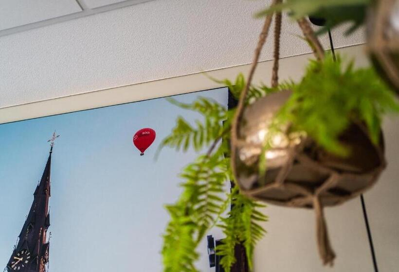 Номер Стандарт, Onderwijshotel De Rooi Pannen Eindhoven