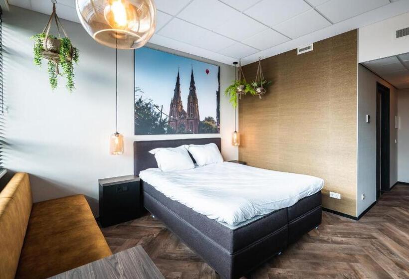 Номер Стандарт, Onderwijshotel De Rooi Pannen Eindhoven