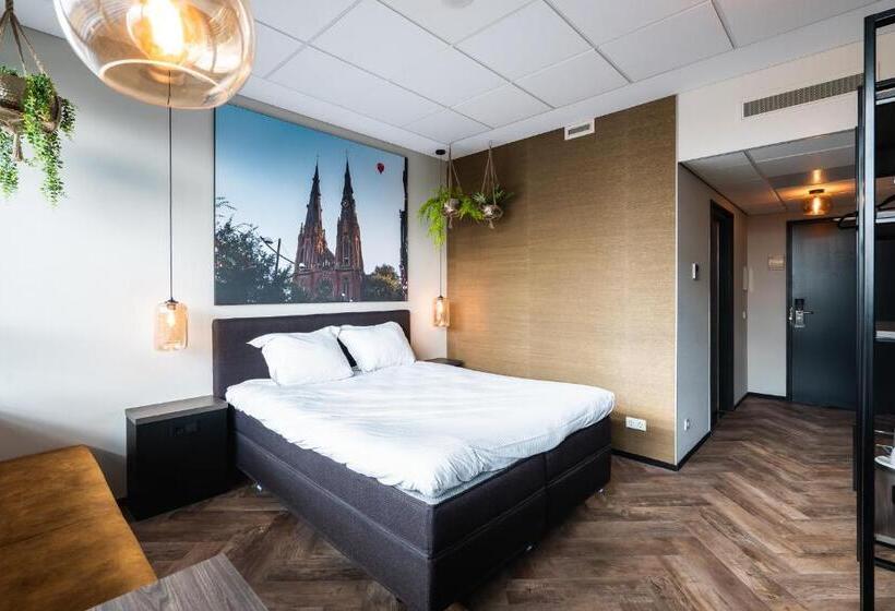 Номер Стандарт, Onderwijshotel De Rooi Pannen Eindhoven