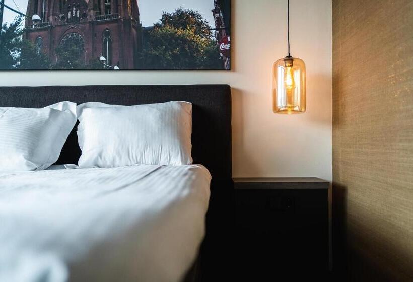 Номер Стандарт, Onderwijshotel De Rooi Pannen Eindhoven