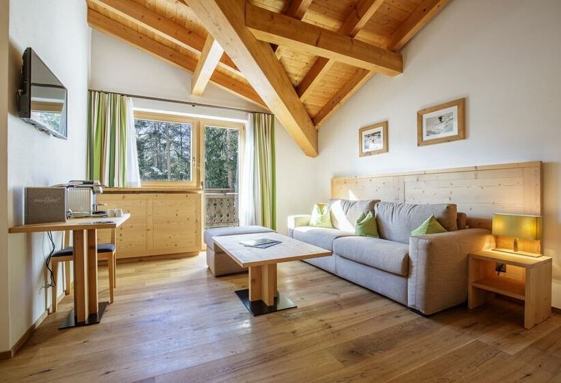 سوییت جونیور با بالکن, Sarain Active Mountain Resort