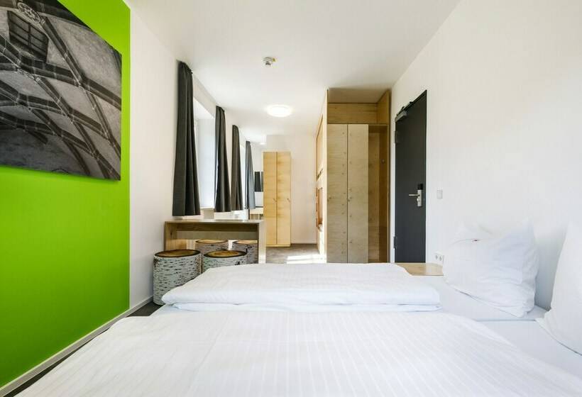 اتاق استاندارد چهار تخته, Jugendherberge Burghausen