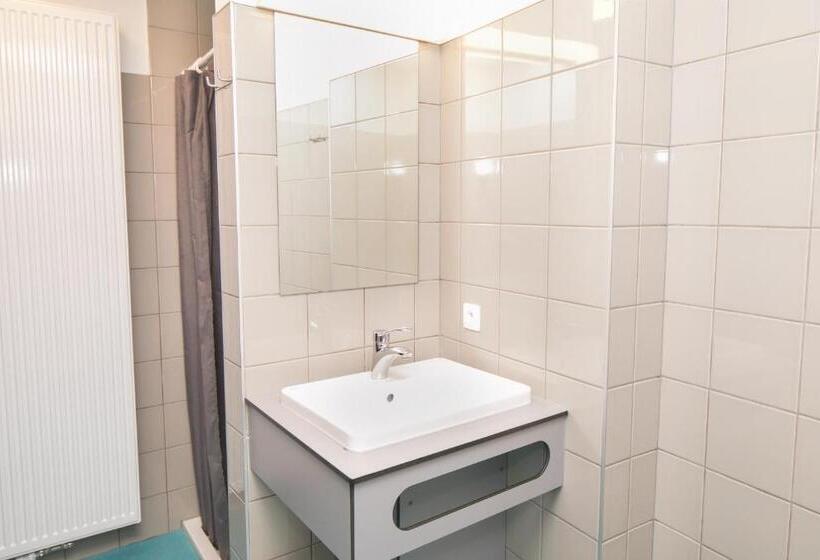تختخواب در اتاق مشترک, Hostel Bruegel
