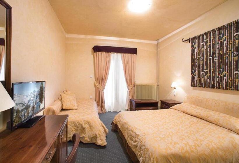 غرفة قياسية ثلاثية, Country Club Hotel & Suites