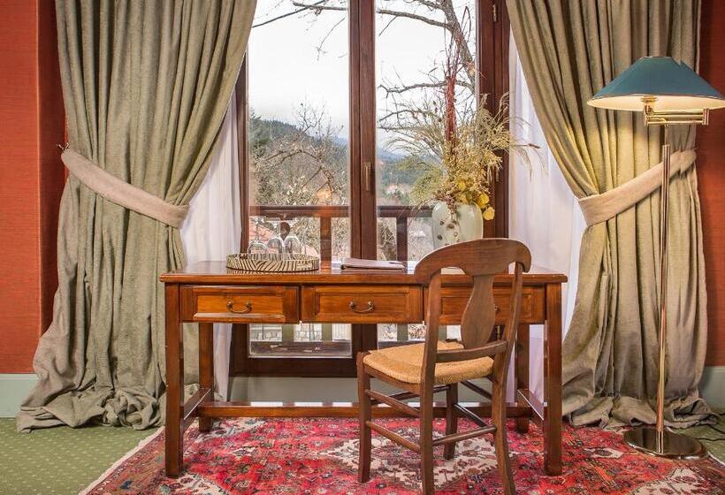 جناح مطلّ علي الجبل, Country Club Hotel & Suites