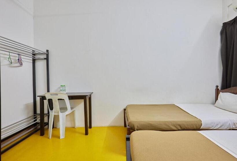 اتاق استاندارد سه تخته با سرویس بهداشتی مشترک, Uncle Guesthouse Kuala Terengganu