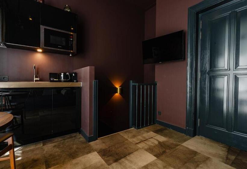 Escritório Estándar, De Jonker Urban Studios & Suites