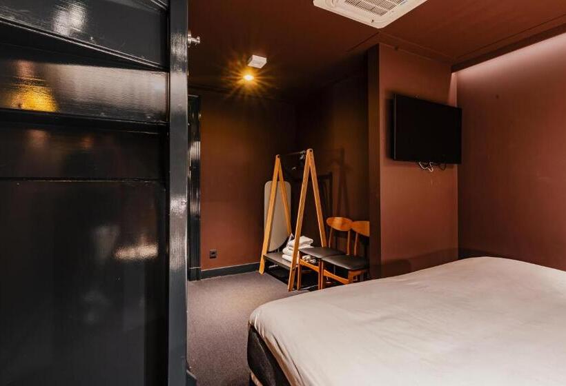 Escritório Estándar, De Jonker Urban Studios & Suites