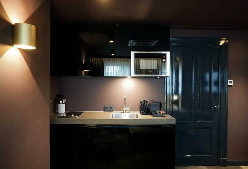 Escritório Estándar, De Jonker Urban Studios & Suites