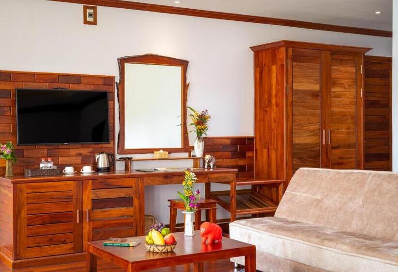 プールの見えるデラックスルーム, Khmer House Resort