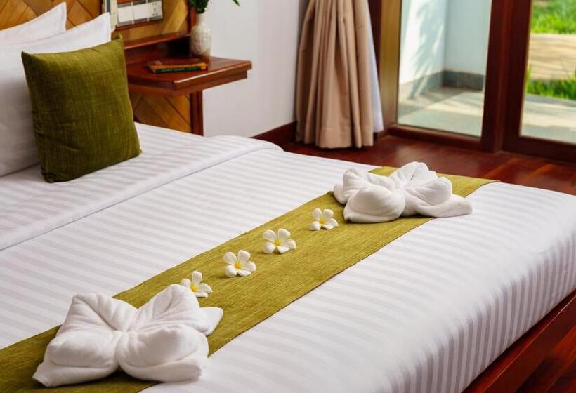 プールの見えるデラックスルーム, Khmer House Resort