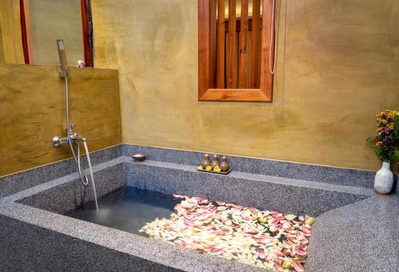プールの見えるデラックスルーム, Khmer House Resort
