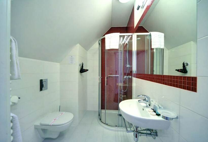 Quarto Familiar, Willa Odkrywcow