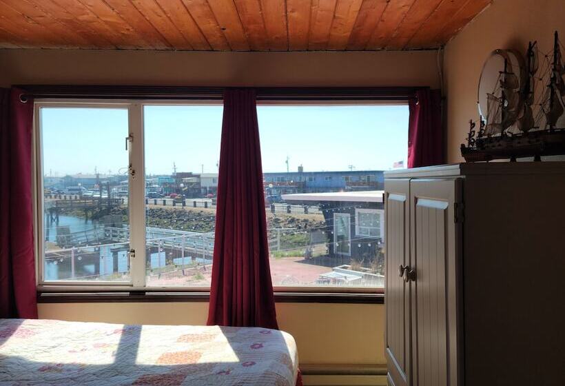 Family Suite, Islander Westport