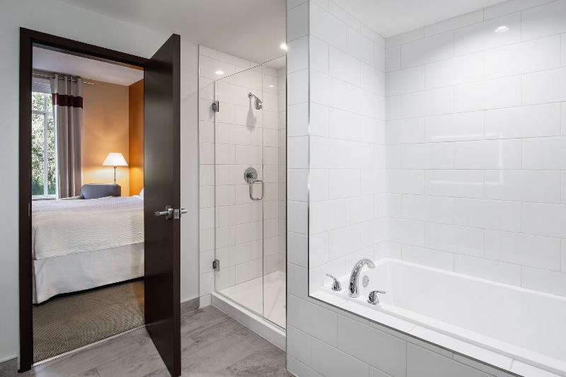 Люкс Кровать Кинг, Four Points By Sheraton Grande Prairie