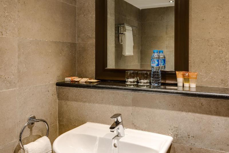 اتاق استاندارد با چشم‌انداز استخر, Protea Hotel by Marriott Owerri Select