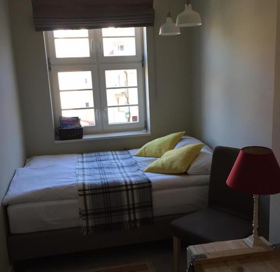 Quarto Estandar Banheiro Compartilhado, Five Point Hostel & Apartments