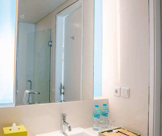 اتاق لوکس با چشم‌انداز دریا, Tijili Hotel Benoa