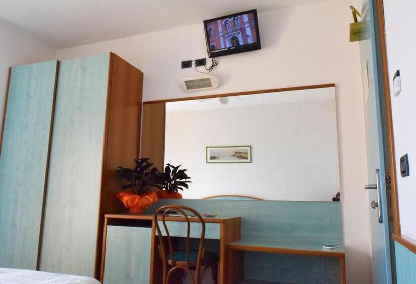 Номер Стандарт Трехместный, Astor