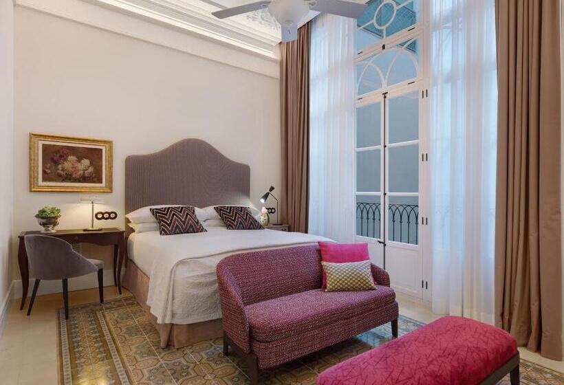 Номер Deluxe, Gloria De Sant Jaume