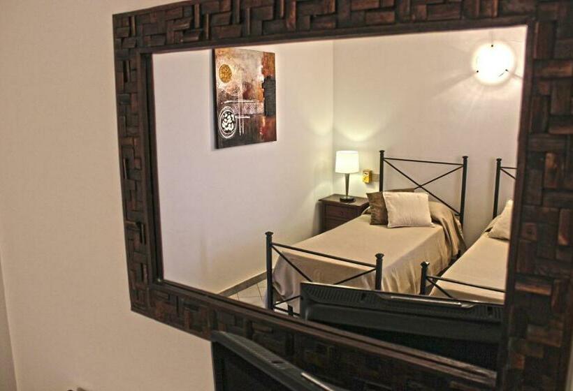 غرفة قياسية مطلّة علي البحر مزوَّدة بشُرفة, Ristorante O Palmo Inn