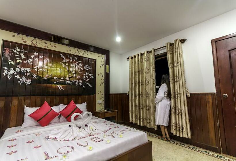 带泳池观景的豪华房, Baystone Resort