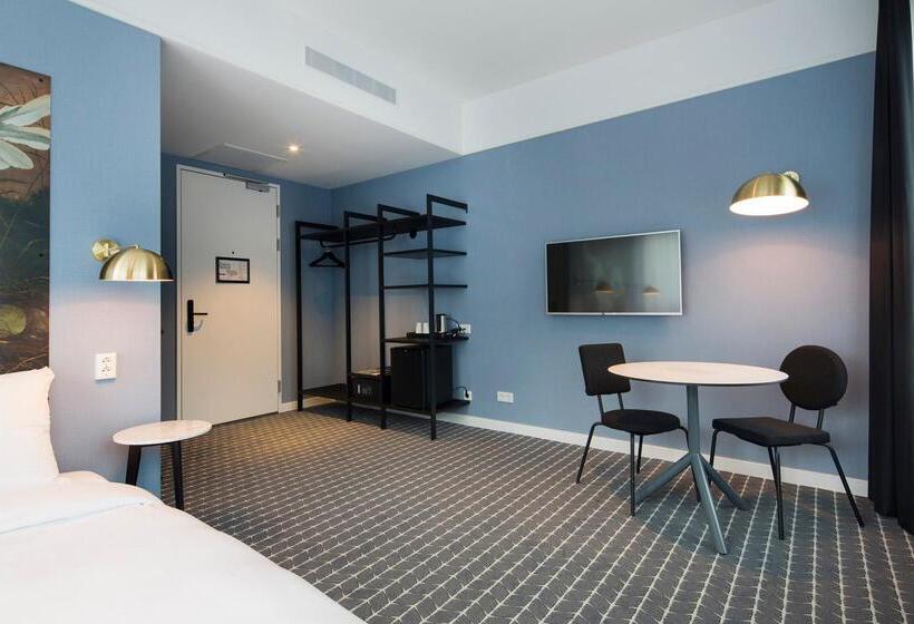 Standard Room Adapted for people with reduced mobility, Corendon Village Amsterdam