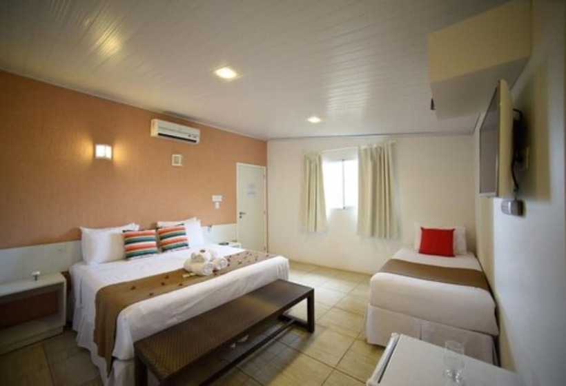 Quarto Triplo Estandar, Pousada Malibu