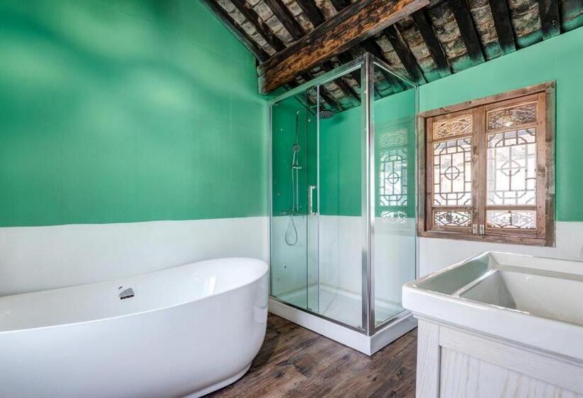 جناح مزود بتراس, Tuo Tuo Guest House
