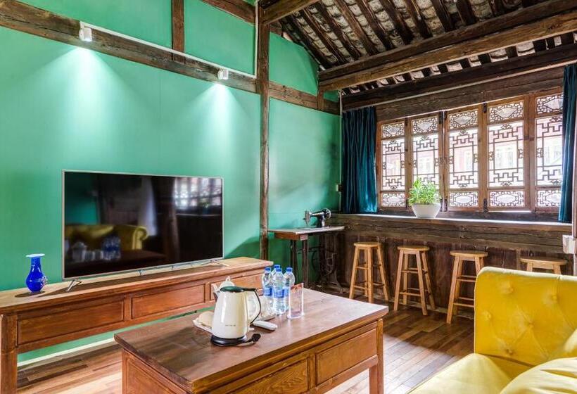 جناح مزود بتراس, Tuo Tuo Guest House