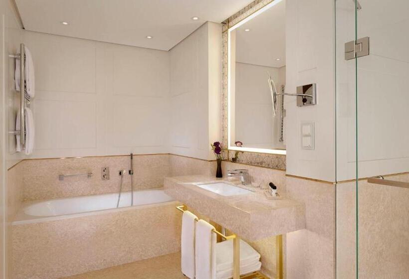 디럭스 룸, The Alexander, A Luxury Collection Hotel, Yerevan