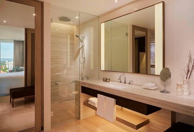 Номер Клуб, The Westin Perth