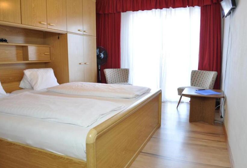 Номер Стандарт с Балконом, Gästehaus Herlinde