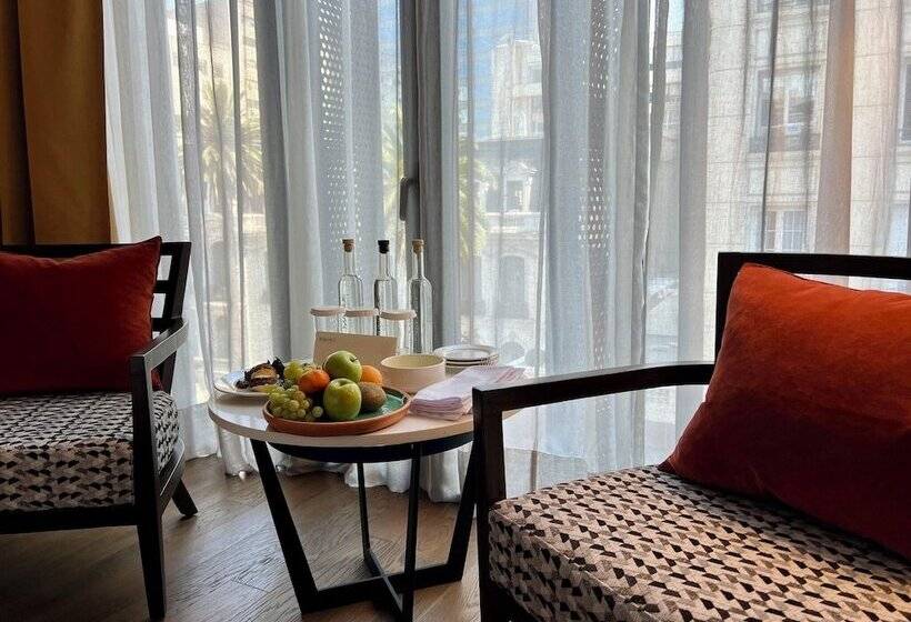 اتاق لوکس, Debaines Hotel Santiago