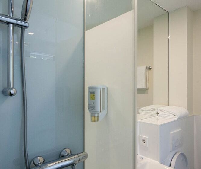 Номер Basic, Easyhotel Maastricht City Centre