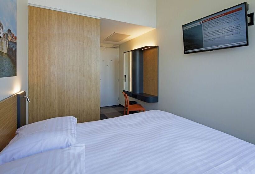 Номер Basic, Easyhotel Maastricht City Centre