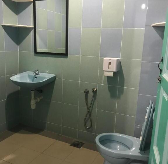 Camera Familiare Deluxe, Dan Restoran Seri Kangsar