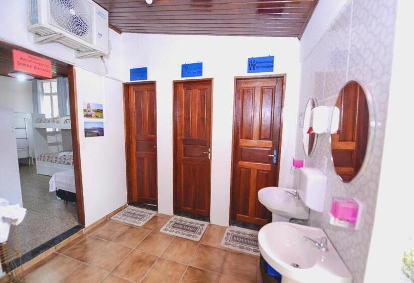 اتاق خانوادگی با سرویس بهداشتی مشترک, Hostel Caçari