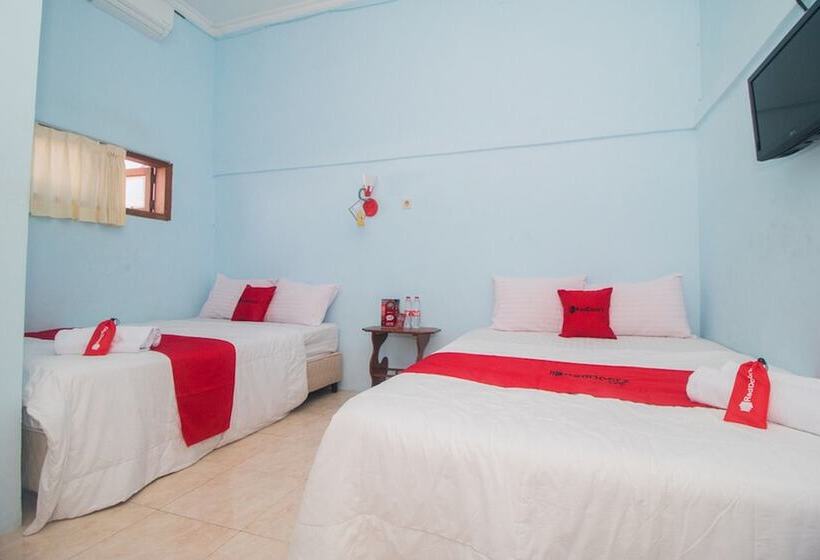 Семейный Номер, Reddoorz Near Pantai Boom