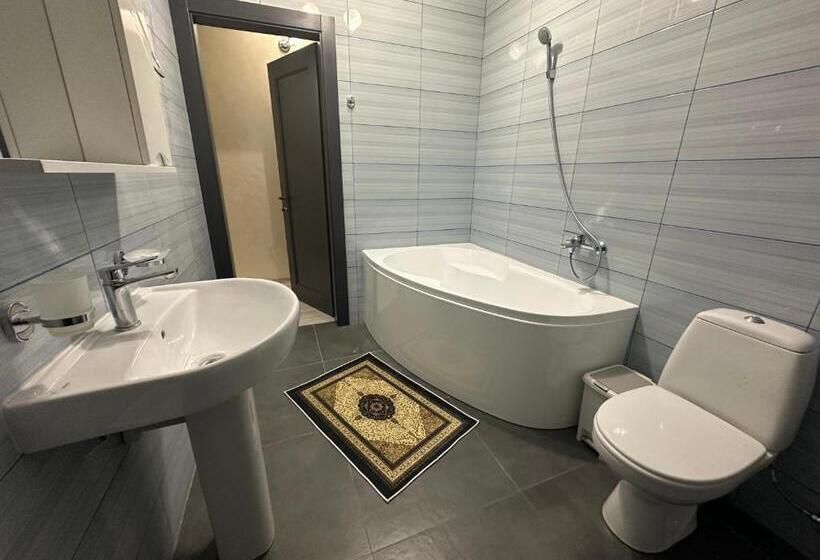 اتاق لوکس سه تخته, Centralnyi