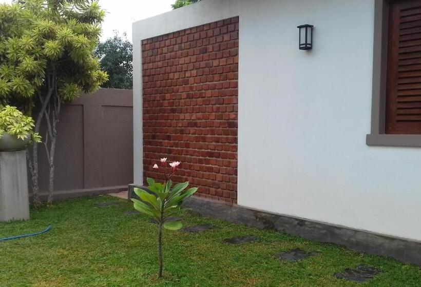 اتاق لوکس با چشم‌انداز باغ, Villa A50