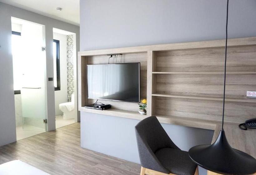 Deluxe Room Mountain View, The Lake Chalong Hotel Sha Plus