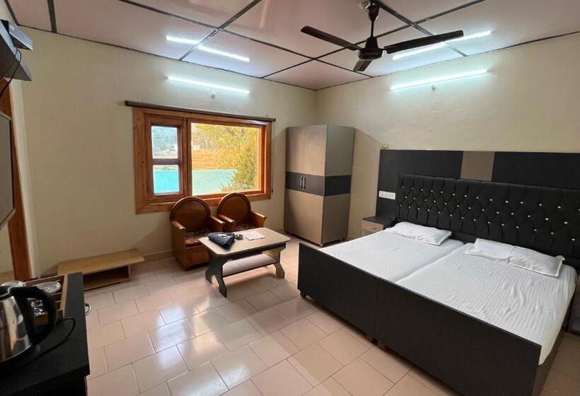 Номер Deluxe, Pops Resort