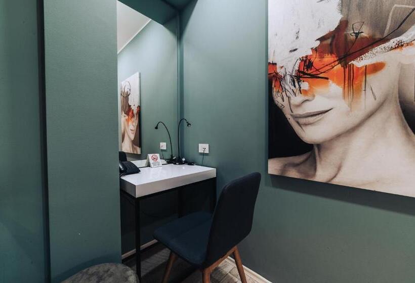 اتاق لوکس با بالکن, Urbanista Hotel & Bar