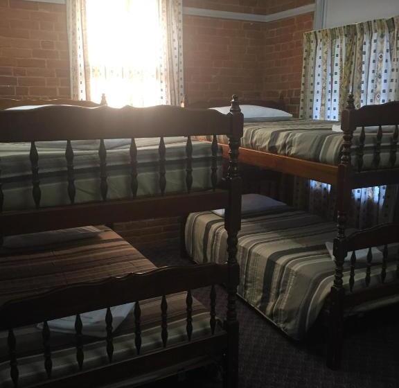 Четырехместный Номер Стандарт, Heritage Hotel Rockhampton