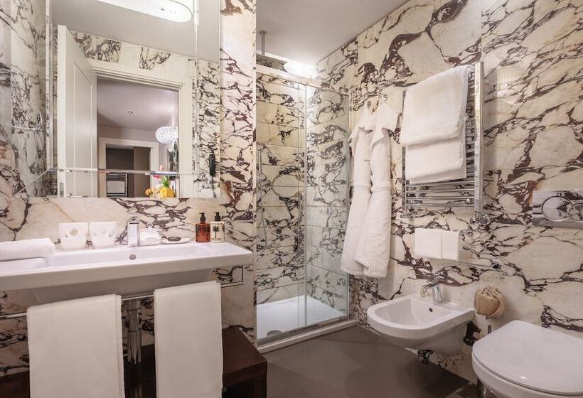 سوییت لوکس, Singer Palace Hotel Roma