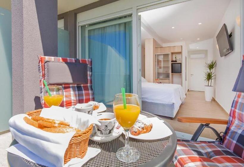 Номер Стандарт с Балконом, Boutique Flamingo B&b
