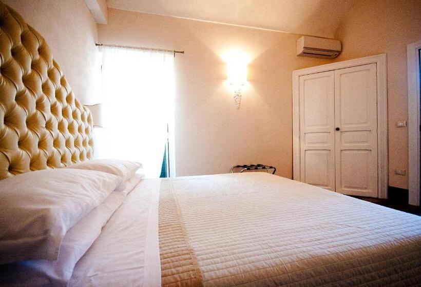Quarto Triplo Deluxe, Sveva Rooms