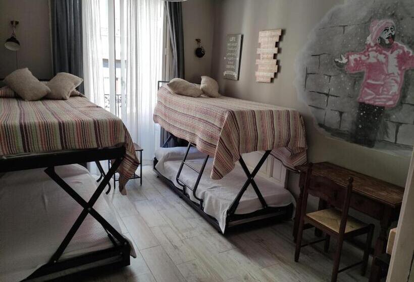 اتاق استاندارد چهار تخته, Hostal Hispalense